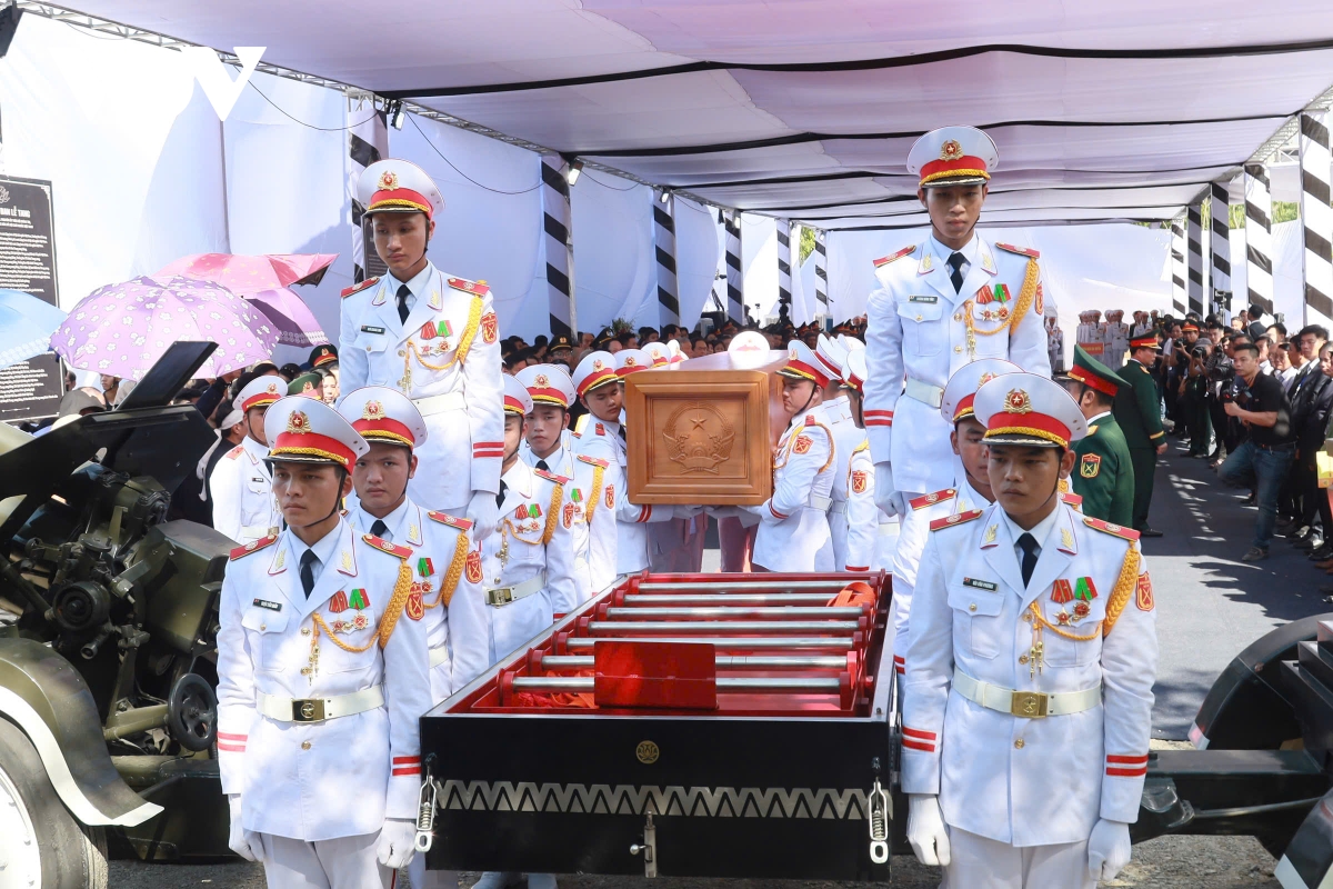 Lễ an táng nguyên Chủ tịch nước Trần Đức Lương tại quê nhà Quảng Ngãi